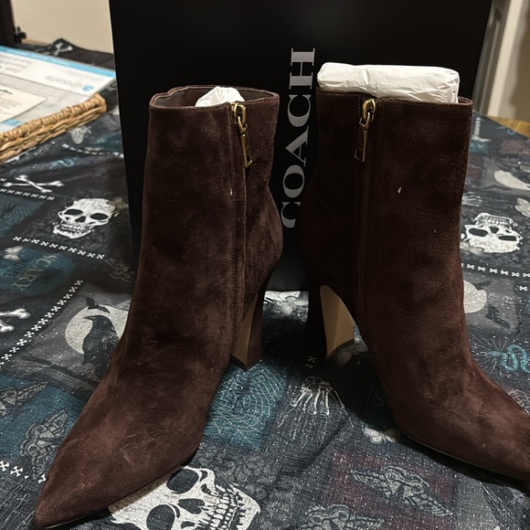 Brand New, Never Wore Coach size 9B Carter Suede Bootie (Maple) - Picture 4 of 9